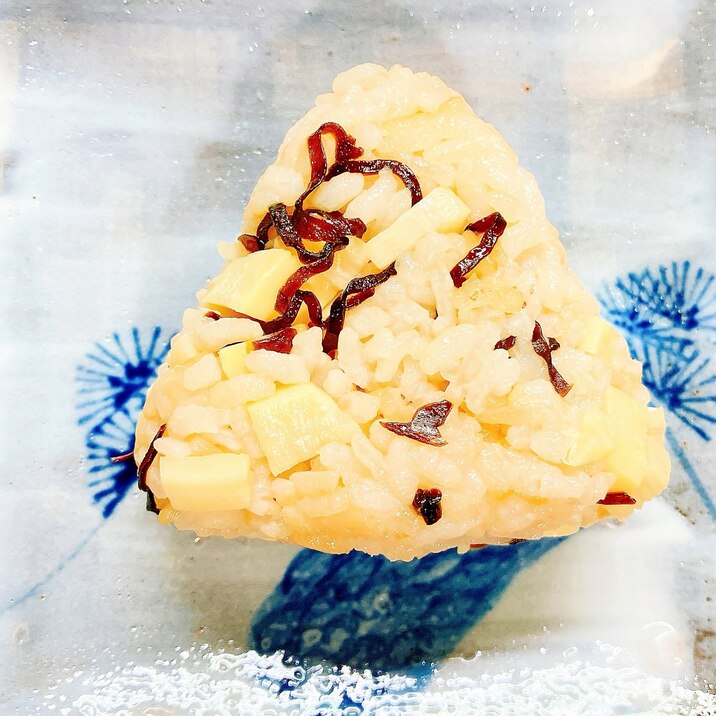 たけのこ塩昆布おにぎり